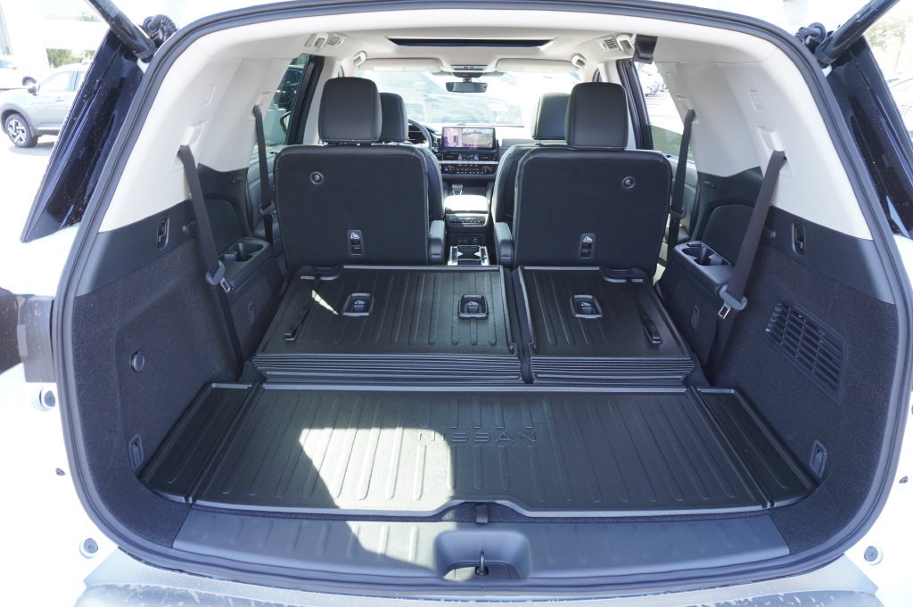New 2026 Nissan Pathfinder Platinum FWD image 8