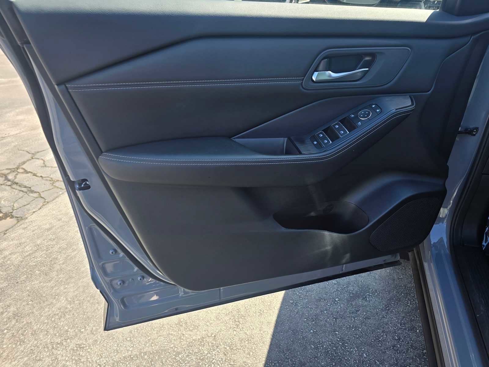 Used 2024 Nissan Rogue SL FWD image 22