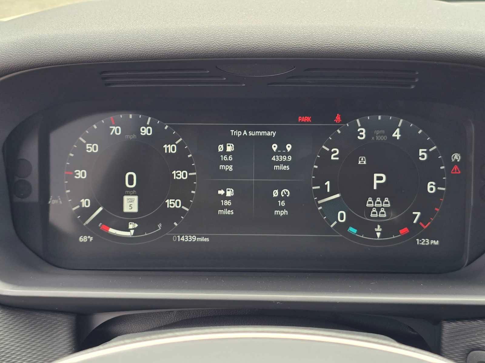 Used 2025 Land Rover Discovery Dynamic SE AWD/4WD image 28