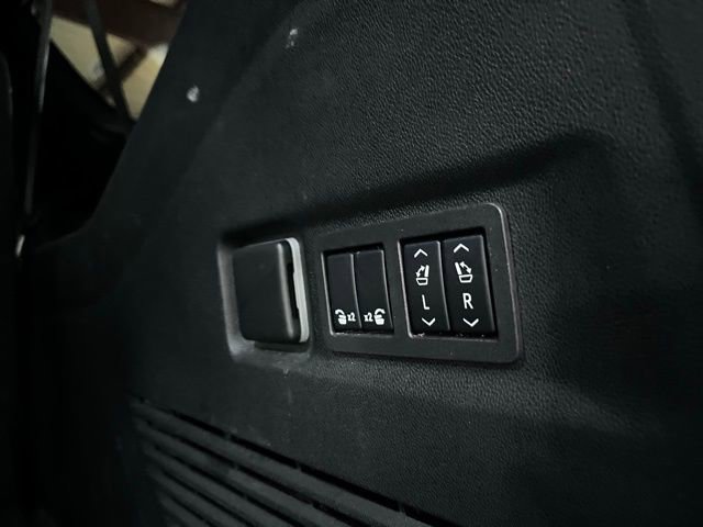 Used 2025 GMC Yukon XL Denali image 5