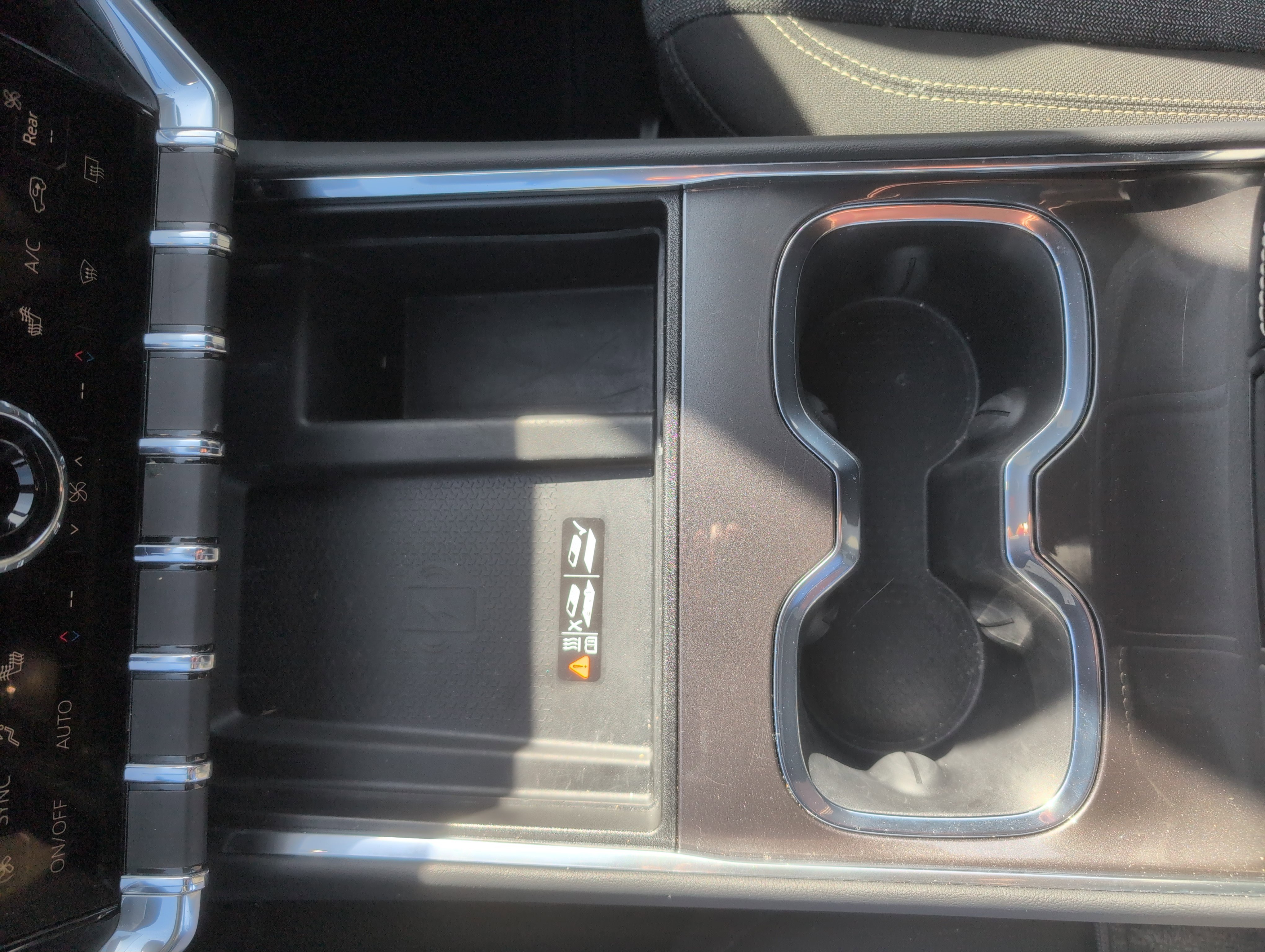 Used 2025 GMC Acadia Elevation image 25