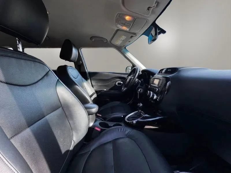 Used 2016 Kia Soul ! FWD image 11