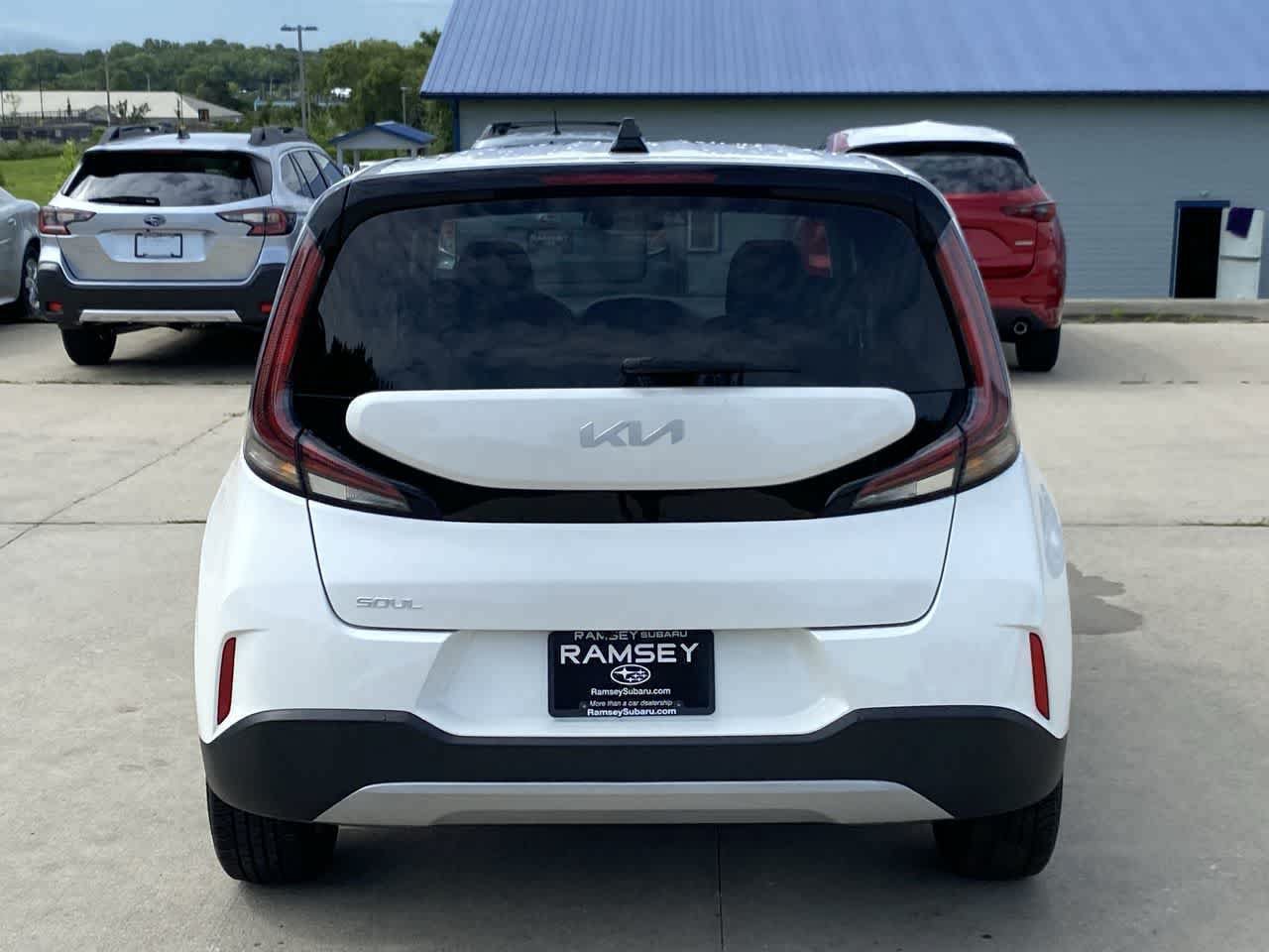 Used 2023 Kia Soul LX w/ LX Technology Package FWD image 5