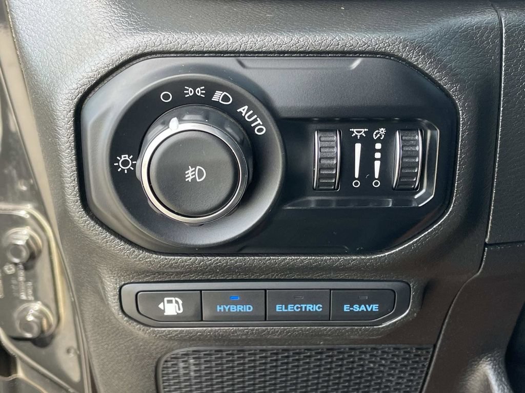 Used 2022 Jeep Wrangler Unlimited Rubicon 4xe w/ Safety Group AWD/4WD image 17