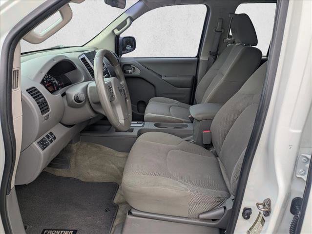 Used 2015 Nissan Frontier SV image 13