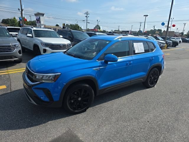 Certified 2023 Volkswagen Taos SE w/ Black Wheel Package FWD image 6