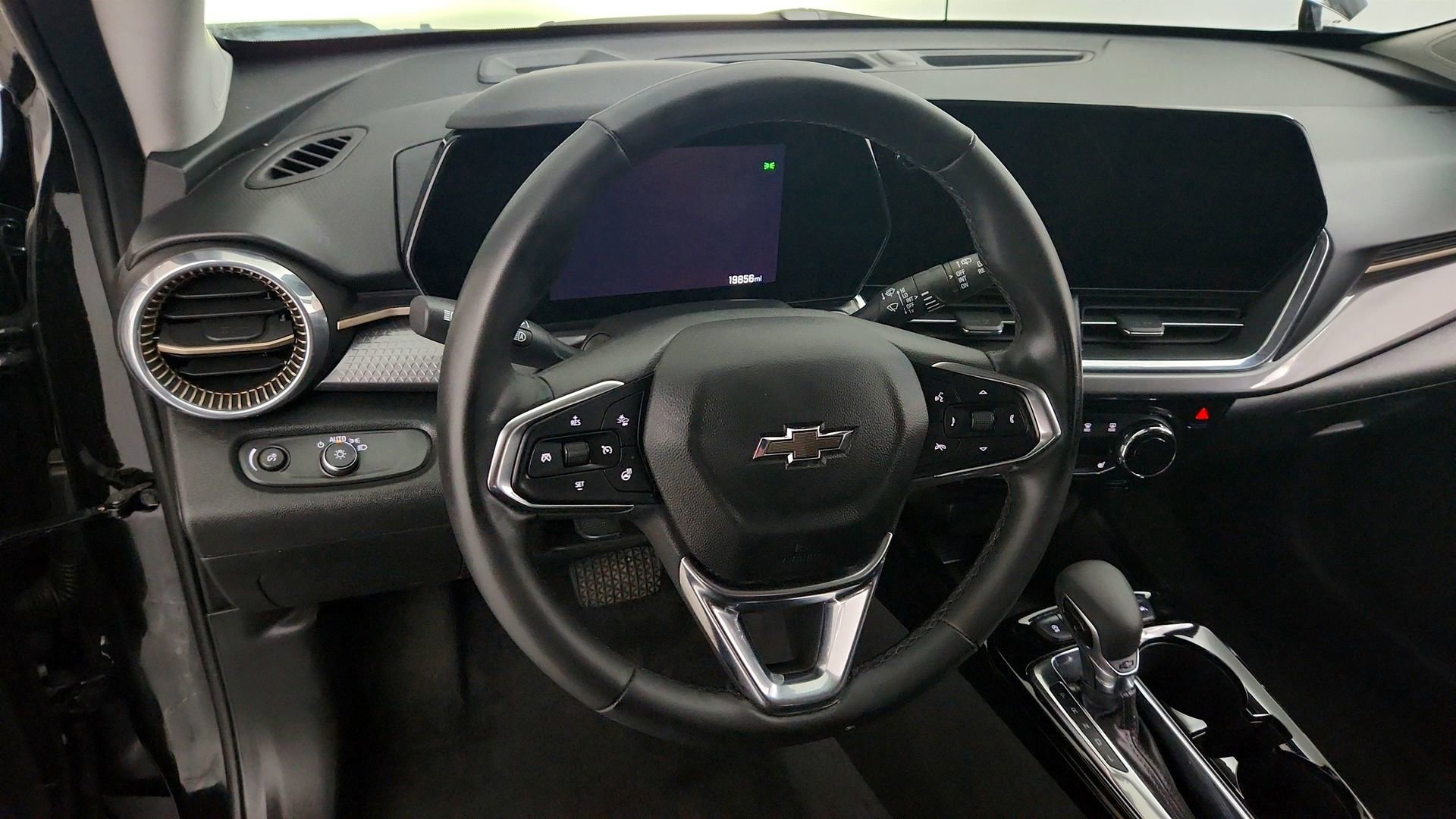 Used 2025 Chevrolet Trax ACTIV w/ Driver Confidence Package FWD image 18