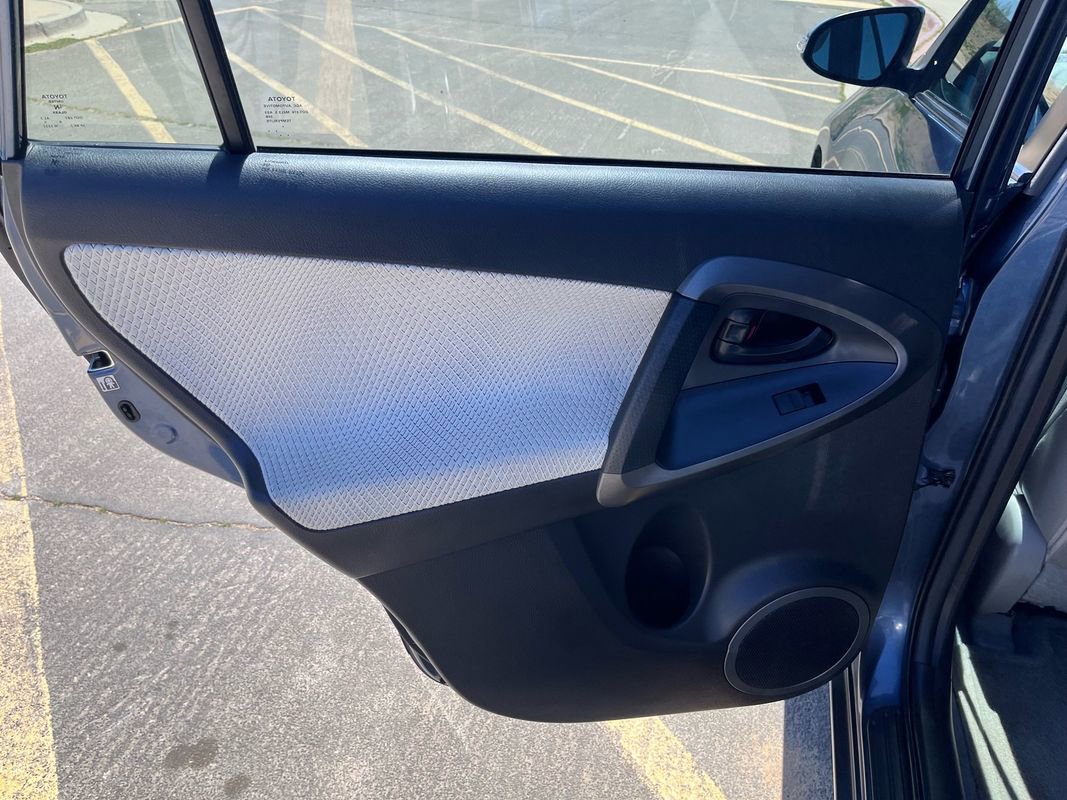 Used 2014 Toyota RAV4 EV FWD image 16