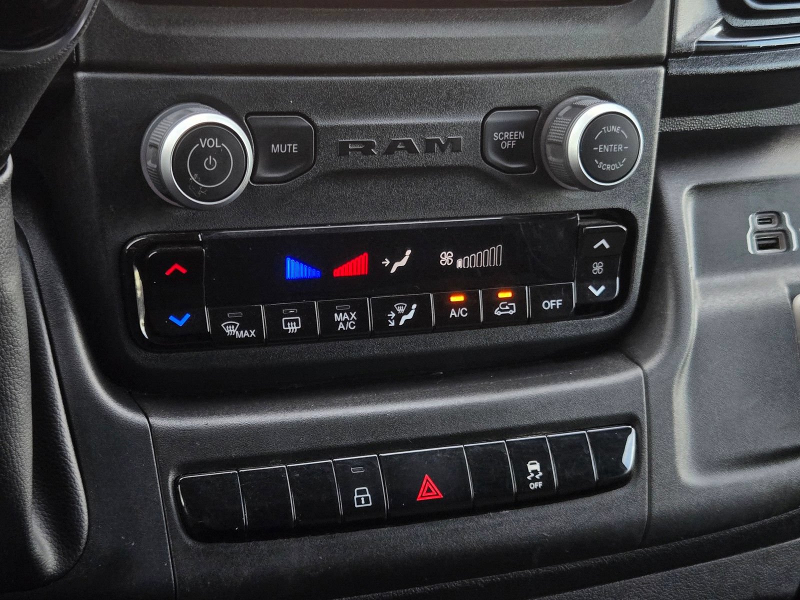 Used 2025 RAM ProMaster 2500 w/ Convenience Group FWD image 18