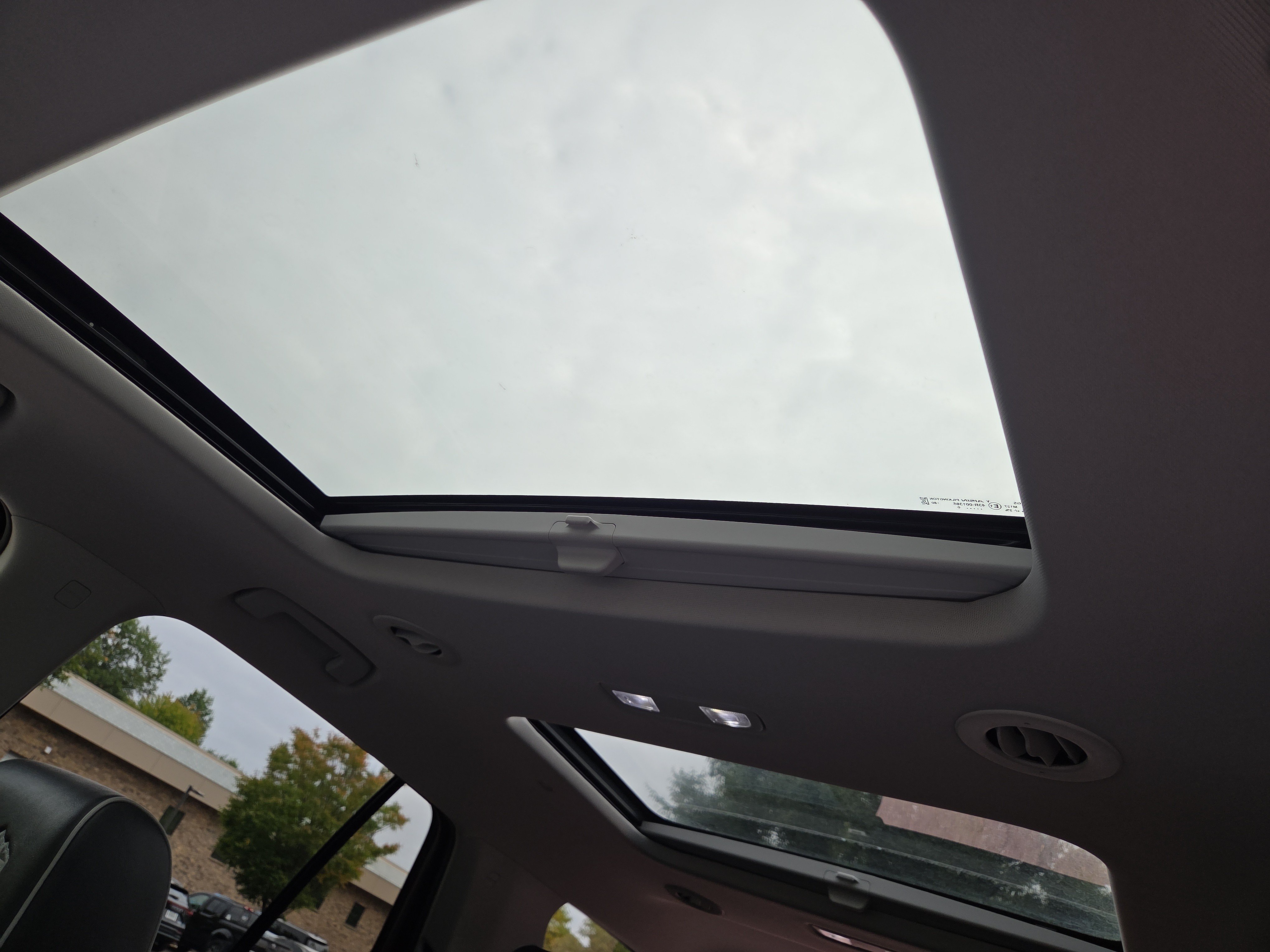 Used 2020 Chevrolet Traverse High Country w/ LPO, Floor Liner Package AWD/4WD image 24