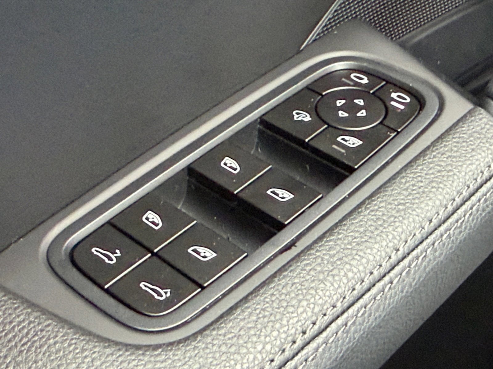 New 2026 Porsche Cayenne Coupe image 14