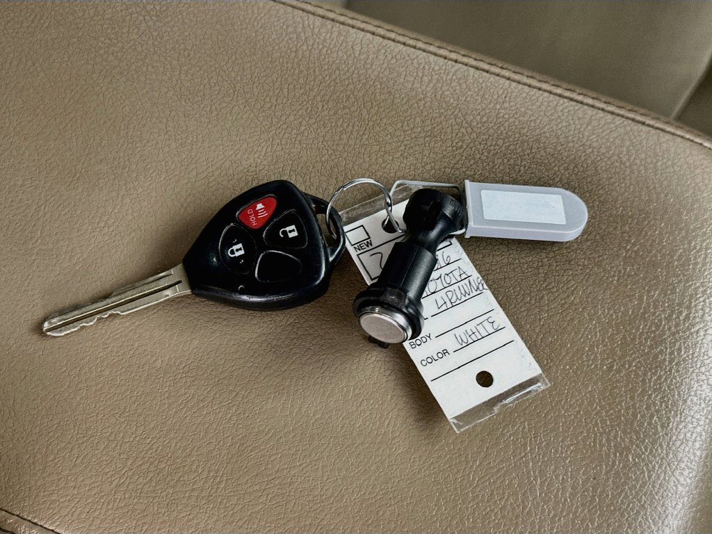 Used 2016 Toyota 4Runner SR5 Premium AWD/4WD image 35