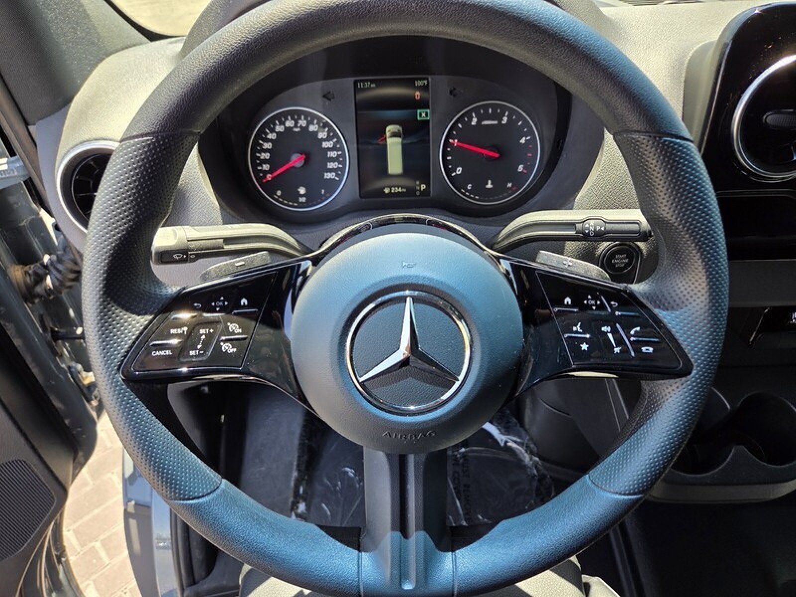 Used 2025 Mercedes-Benz Sprinter 2500 image 25