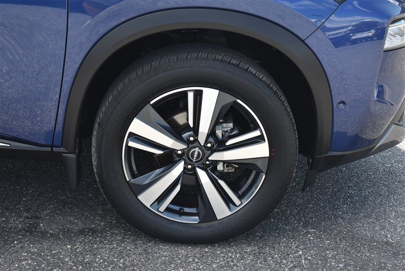 Used 2023 Nissan Rogue SL w/ SL Premium Package AWD/4WD image 3