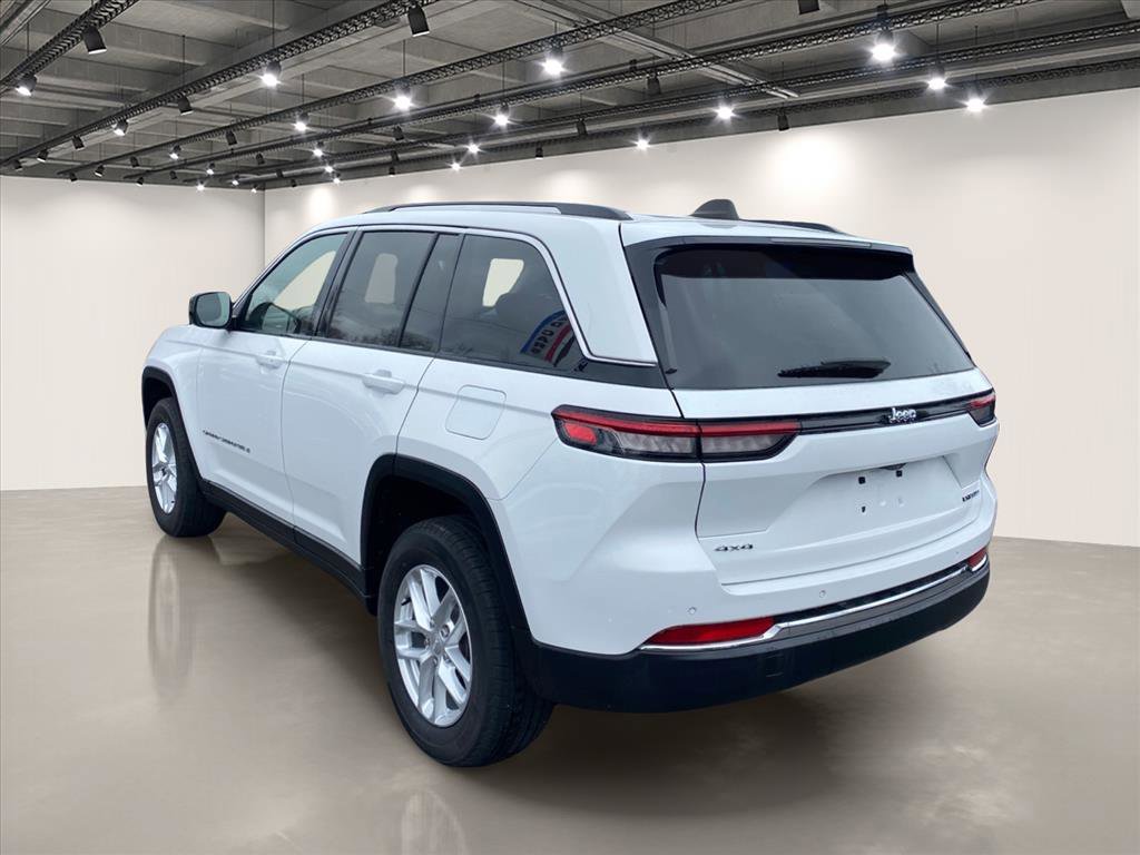 Used 2023 Jeep Grand Cherokee Laredo AWD/4WD image 5