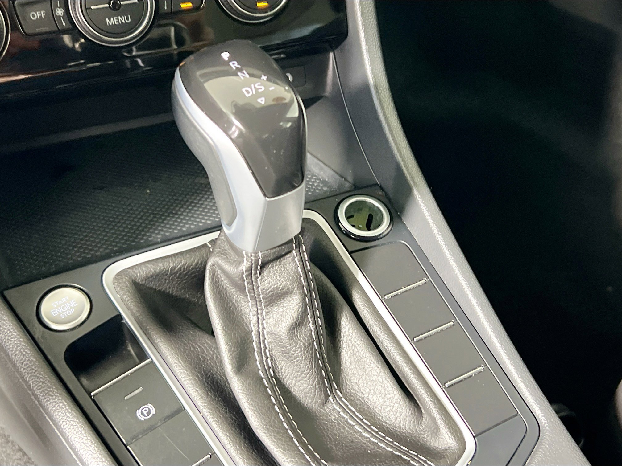 Used 2024 Volkswagen Jetta SE image 25