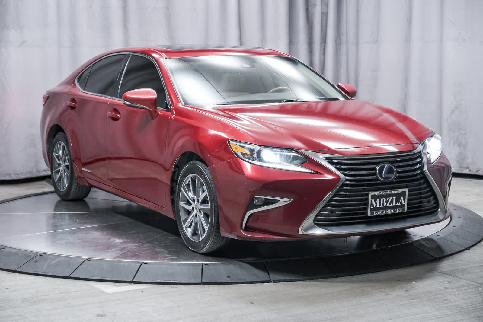 Used 2018 Lexus ES 300h w/ Navigation Package FWD image 5