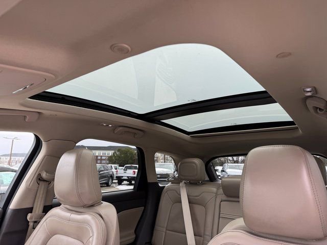 Used 2022 Lincoln Corsair Reserve w/ Equipment Group 201A image 28