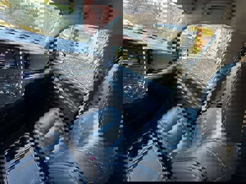 Used 2018 Toyota Sienna SE w/ Carpet Mat Package FWD image 10