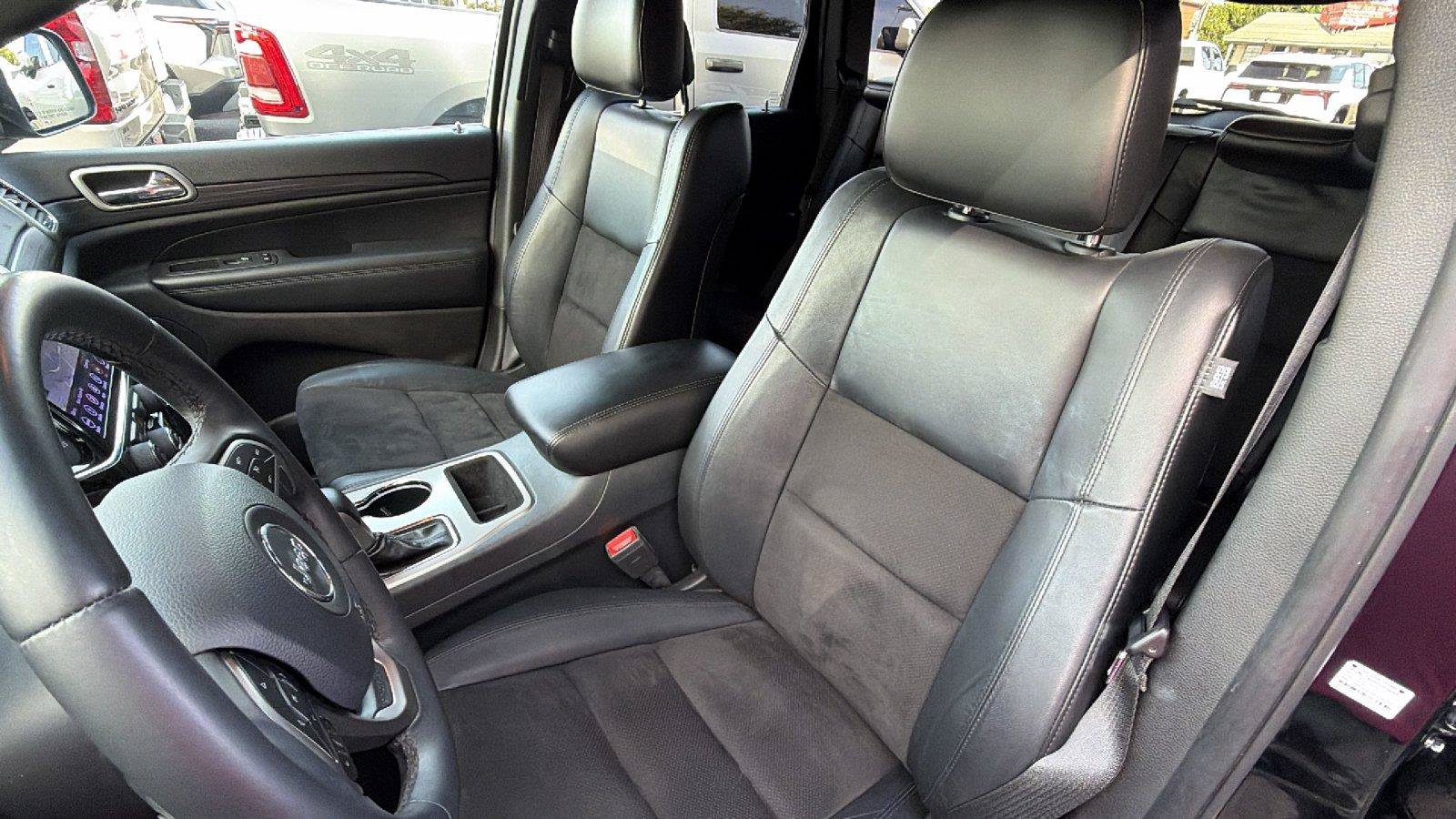 Used 2019 Jeep Grand Cherokee Laredo w/ Laredo X Package RWD image 17