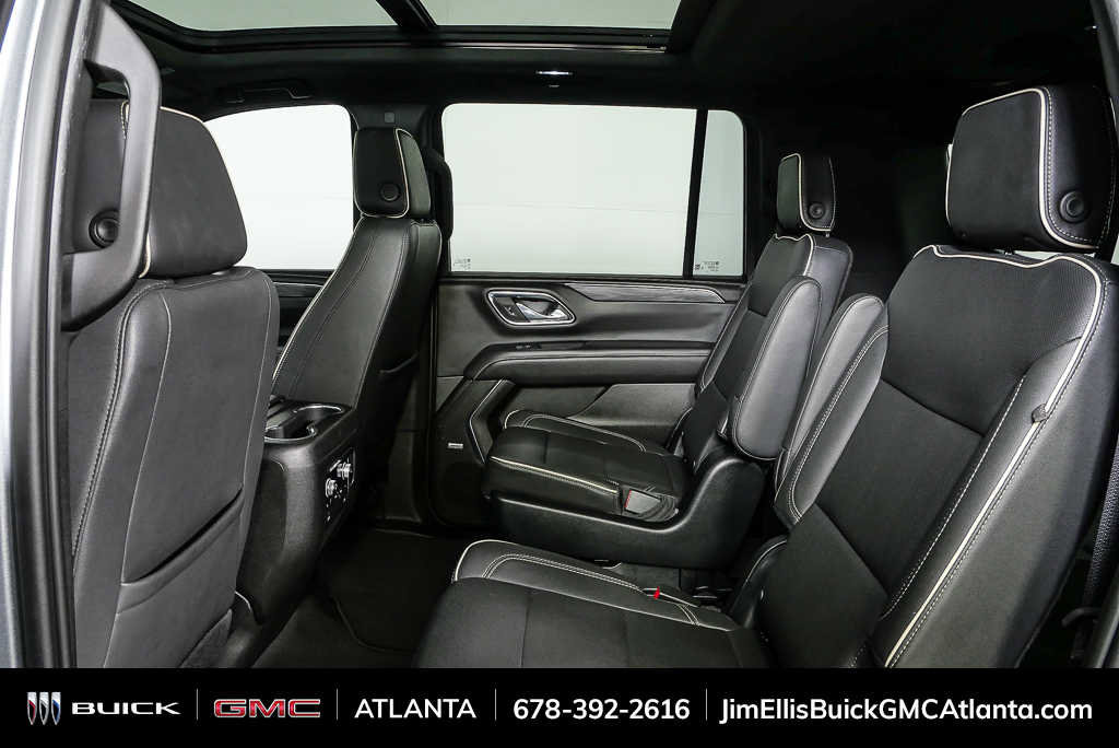 Used 2023 GMC Yukon XL SLT w/ SLT Premium Package image 18