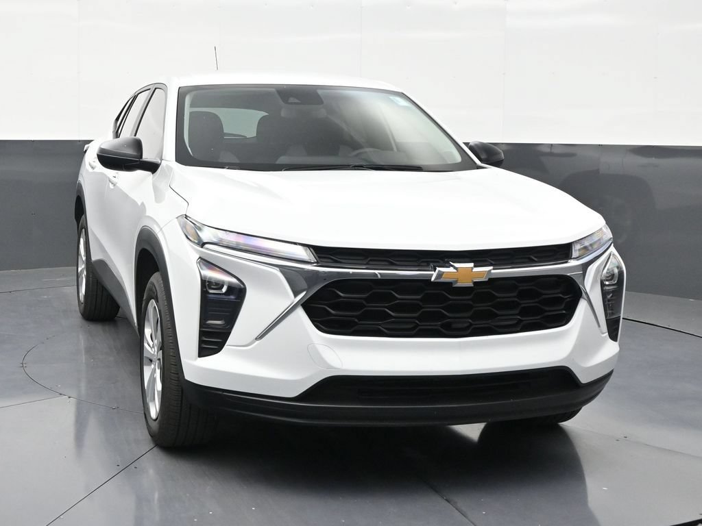 Used 2026 Chevrolet Trax LS FWD image 7