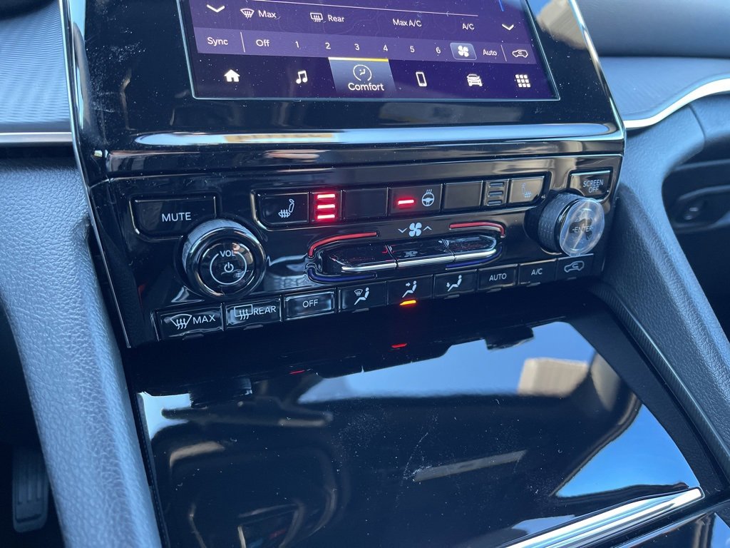 New 2025 Jeep Grand Cherokee L Altitude image 11