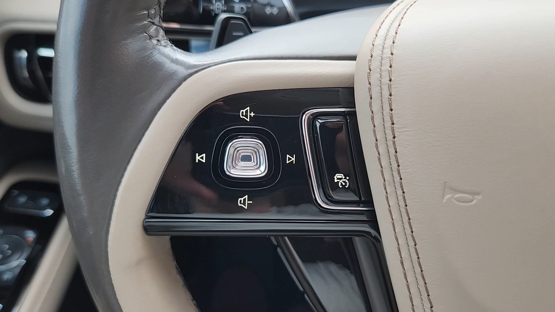 Used 2022 Lincoln Aviator Reserve w/ Equipment Group 201A RWD image 13