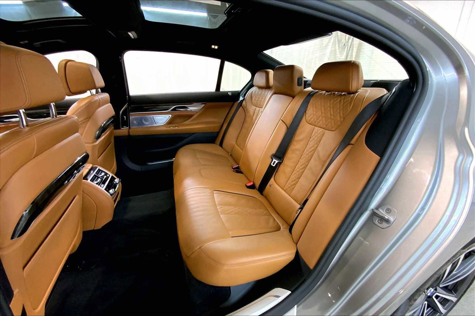 Used 2021 BMW 750i xDrive w/ Autobahn Package AWD/4WD image 20