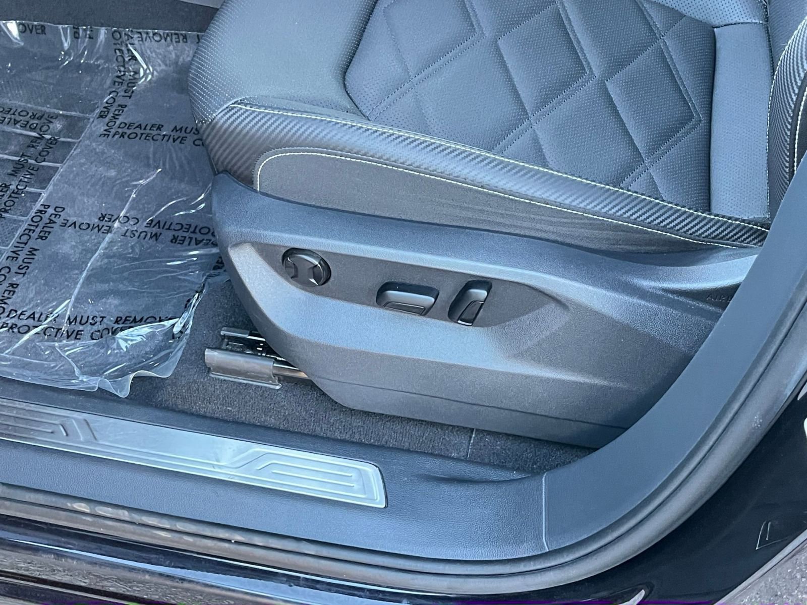 Used 2025 Volkswagen Atlas Cross Sport SE image 24