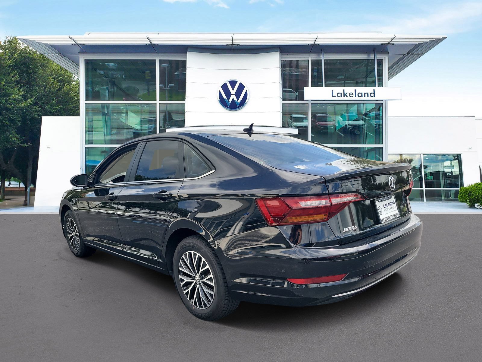 Used 2019 Volkswagen Jetta SEL w/ Cold Weather Package FWD image 4