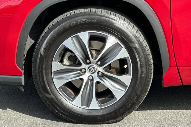 Used 2023 Toyota Highlander XLE FWD image 30