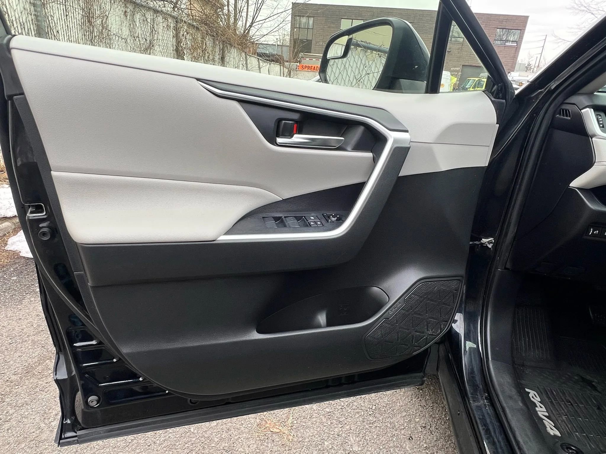 Used 2020 Toyota RAV4 XLE w/ XLE Grade Weather Package image 20