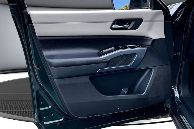 Certified 2025 Nissan Pathfinder SL FWD image 20