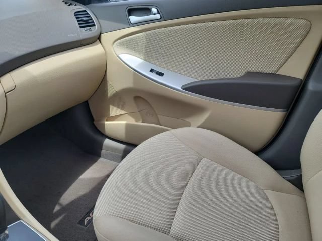 Used 2012 Hyundai Accent GLS FWD image 19
