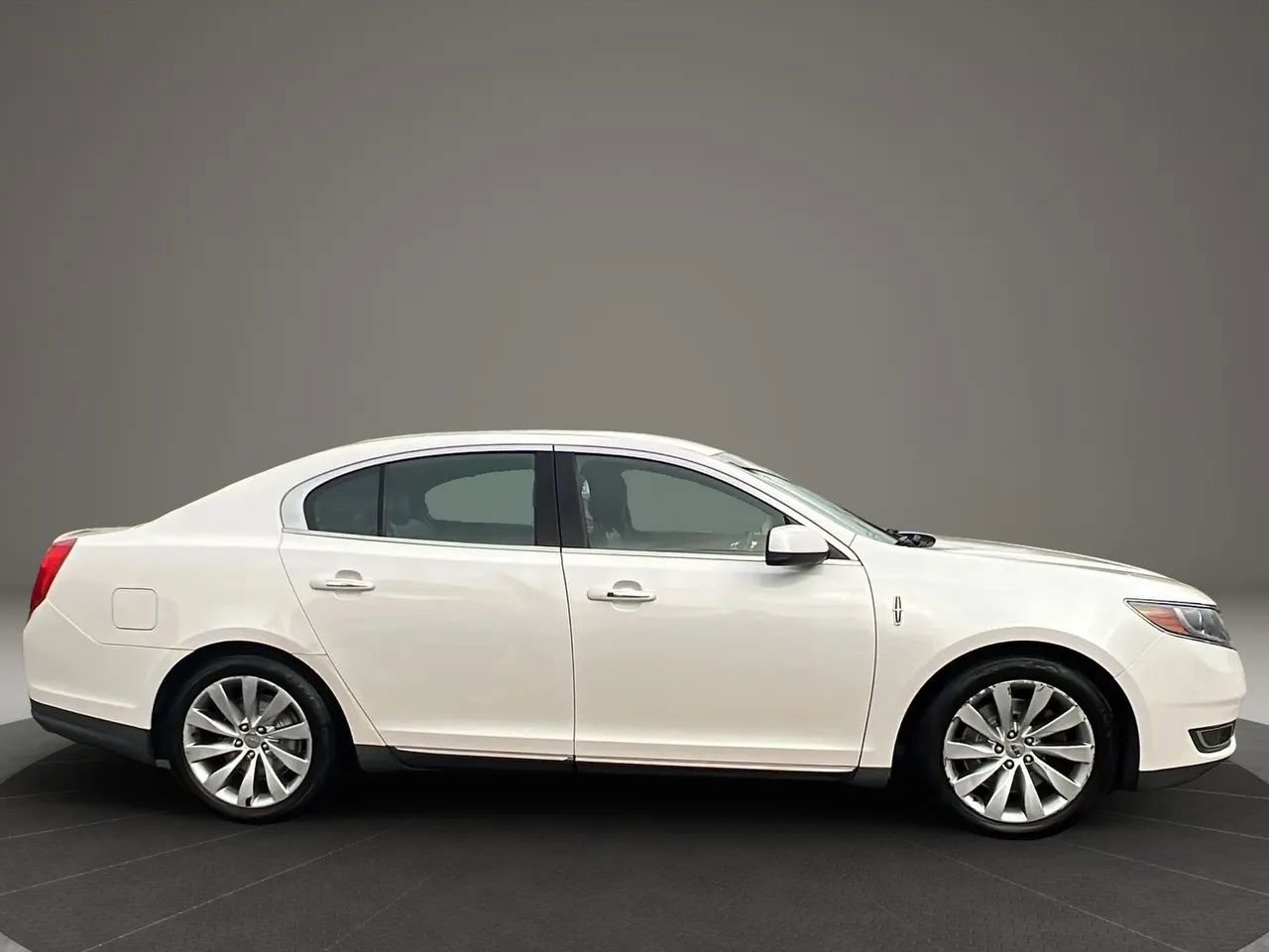 Used 2015 Lincoln MKS AWD w/ Equipment Group 101A image 4