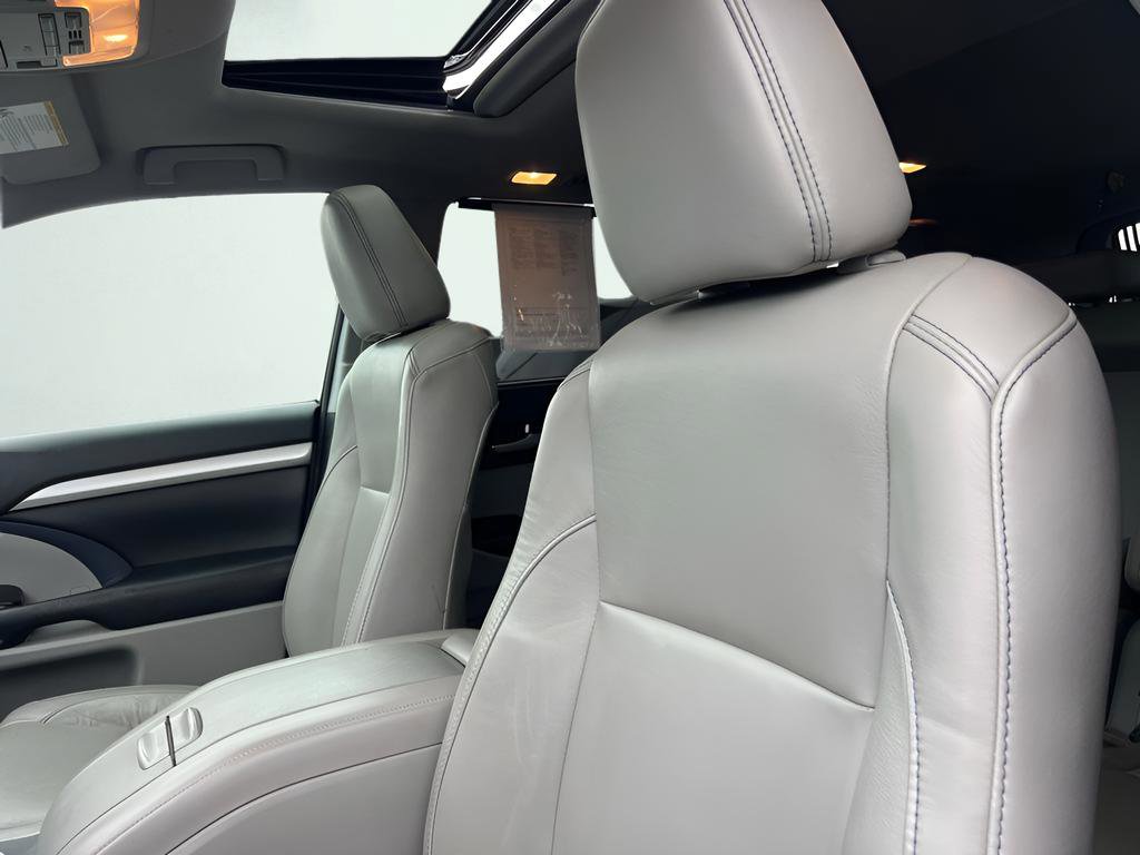 Used 2018 Toyota Highlander XLE image 39