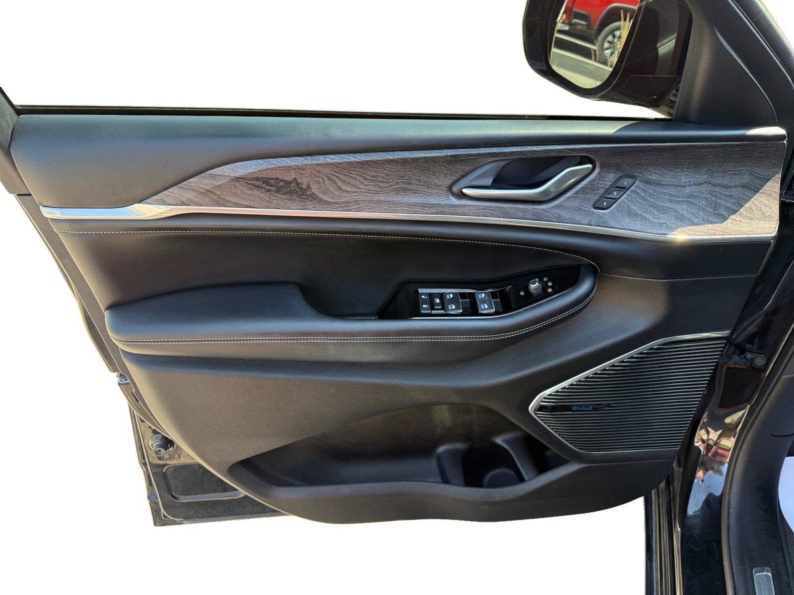 Used 2022 Jeep Grand Cherokee Overland AWD/4WD image 9