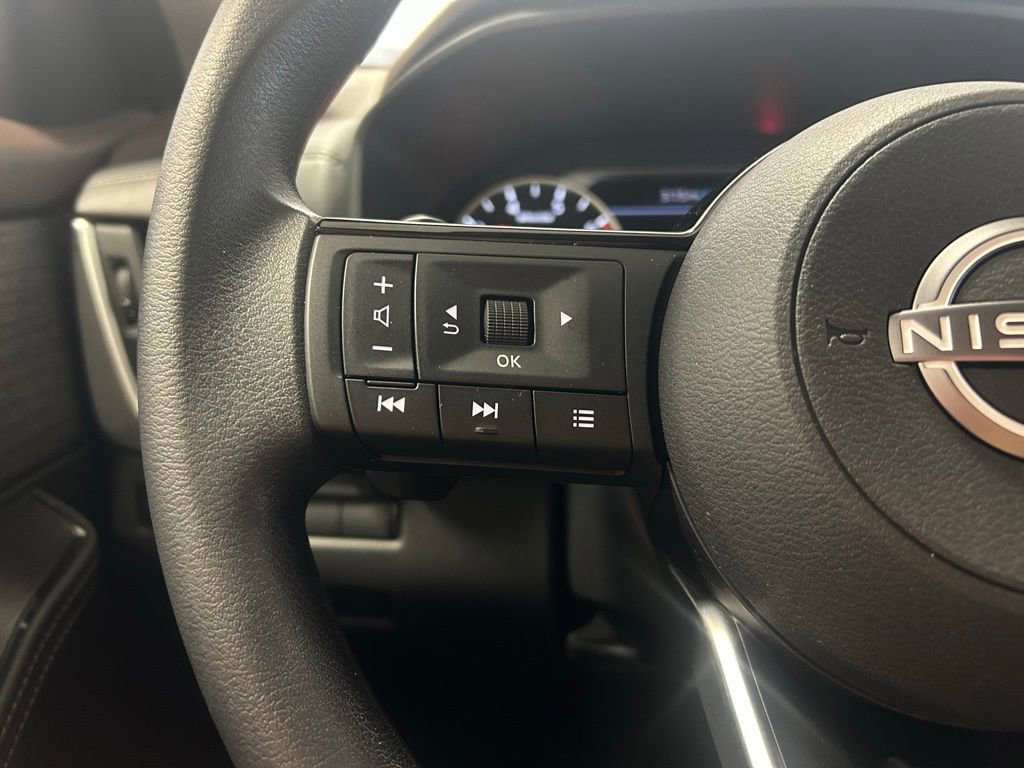 Used 2023 Nissan Rogue SV image 10