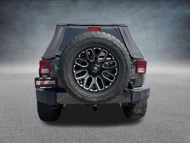 Used 2018 Jeep Wrangler Unlimited Sahara AWD/4WD image 8