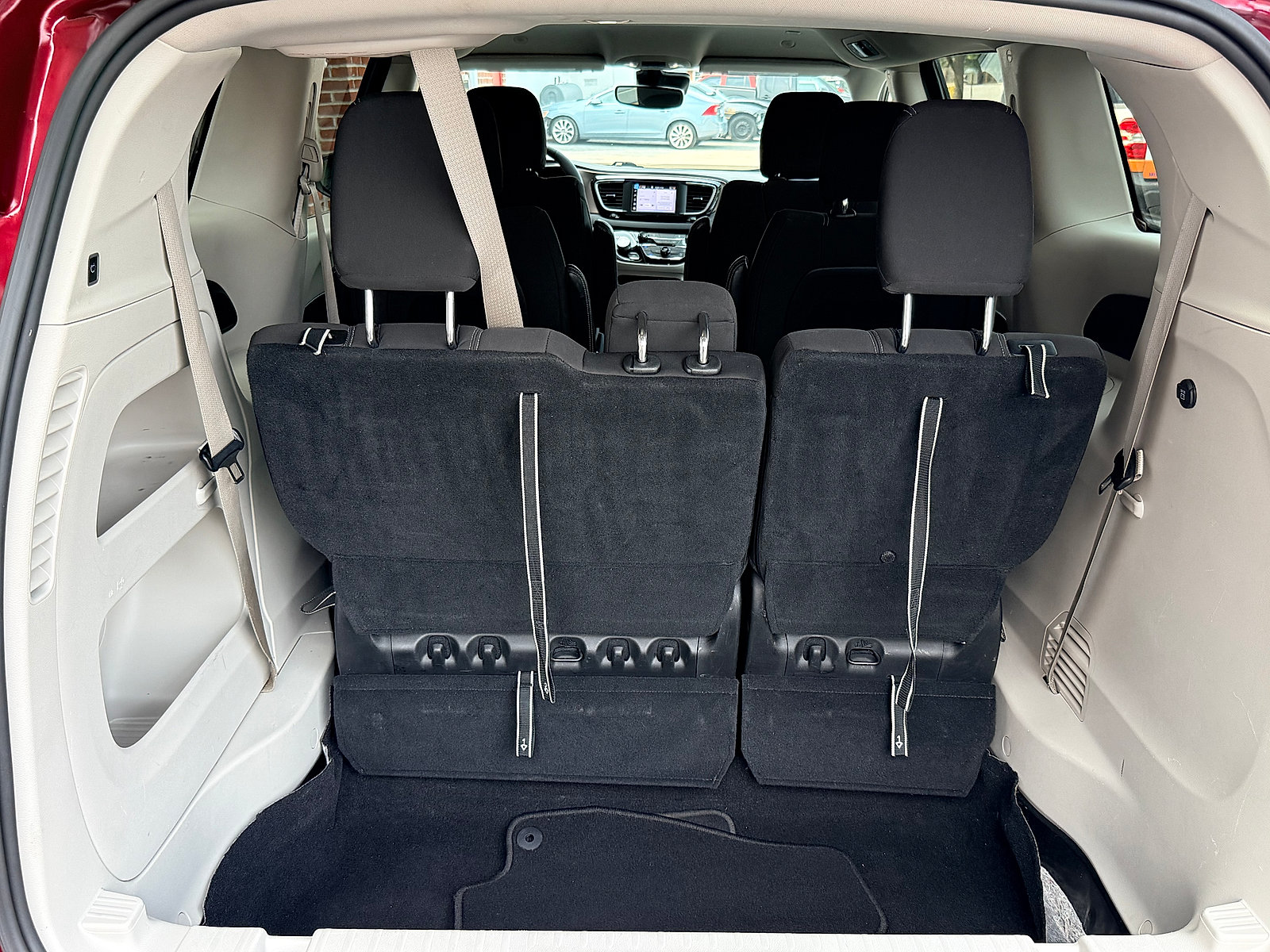 Used 2023 Chrysler Voyager LX FWD image 33