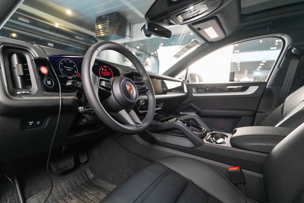 New 2025 Porsche Cayenne Coupe AWD/4WD image 4