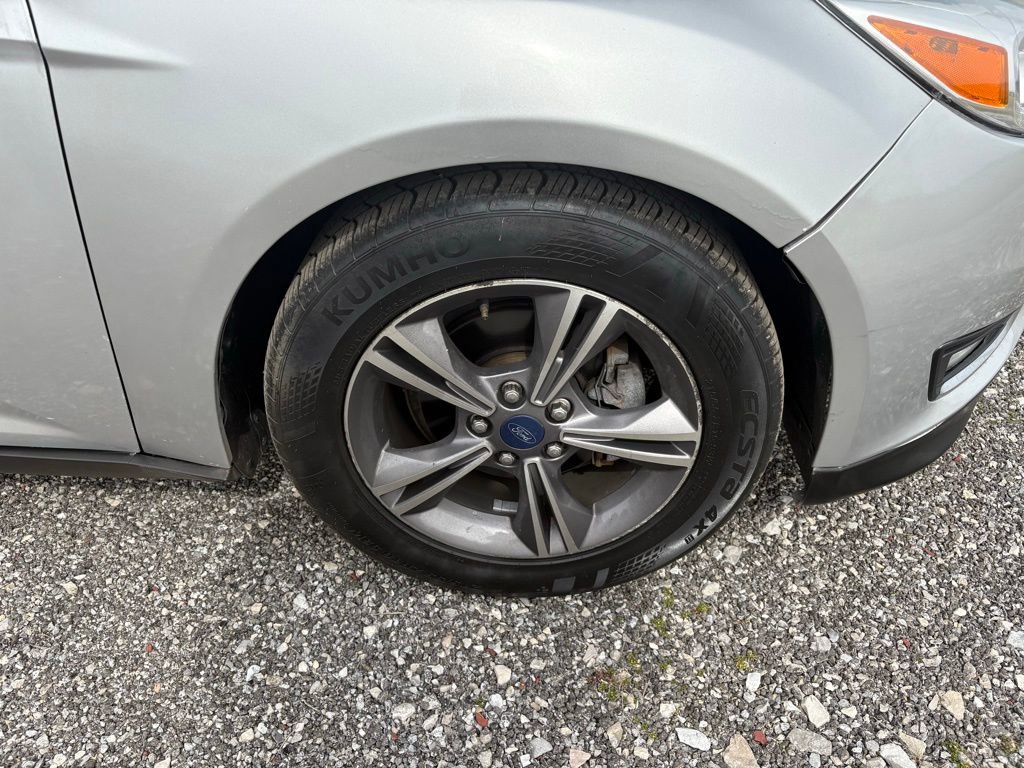 Used 2018 Ford Focus SE w/ SE Appearance Package image 18
