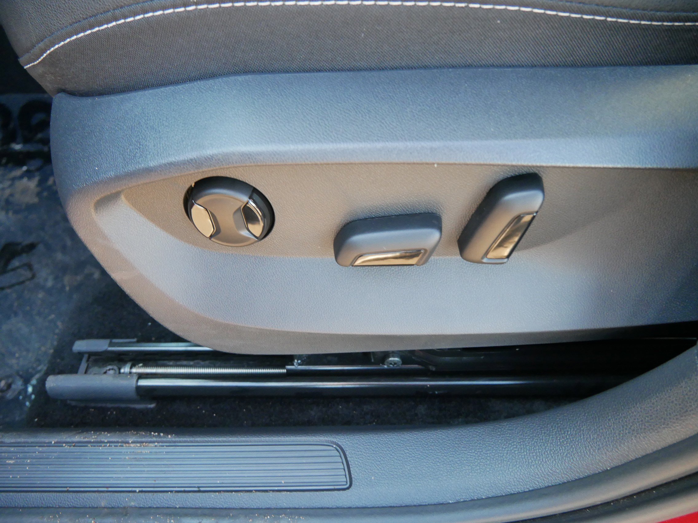 Used 2024 Volkswagen Taos SE image 19