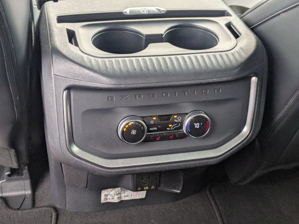 Used 2025 Ford Expedition Platinum AWD/4WD image 32