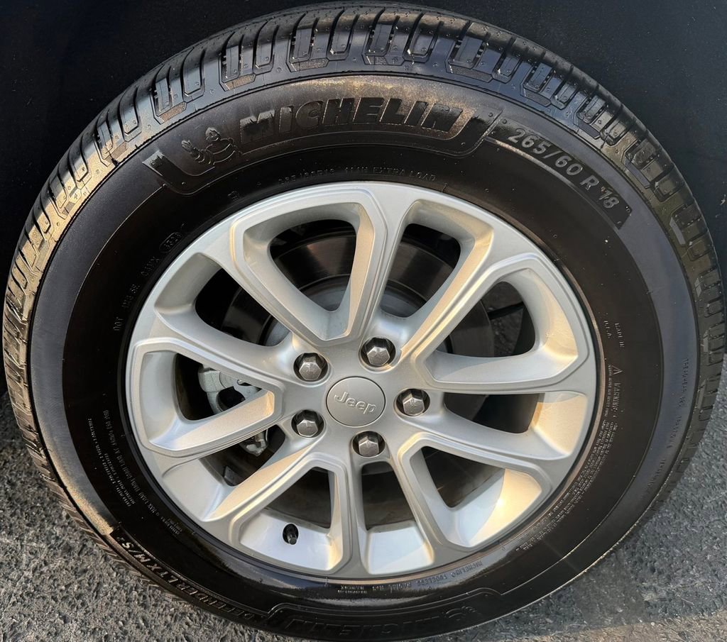 Used 2021 Jeep Grand Cherokee Laredo image 10