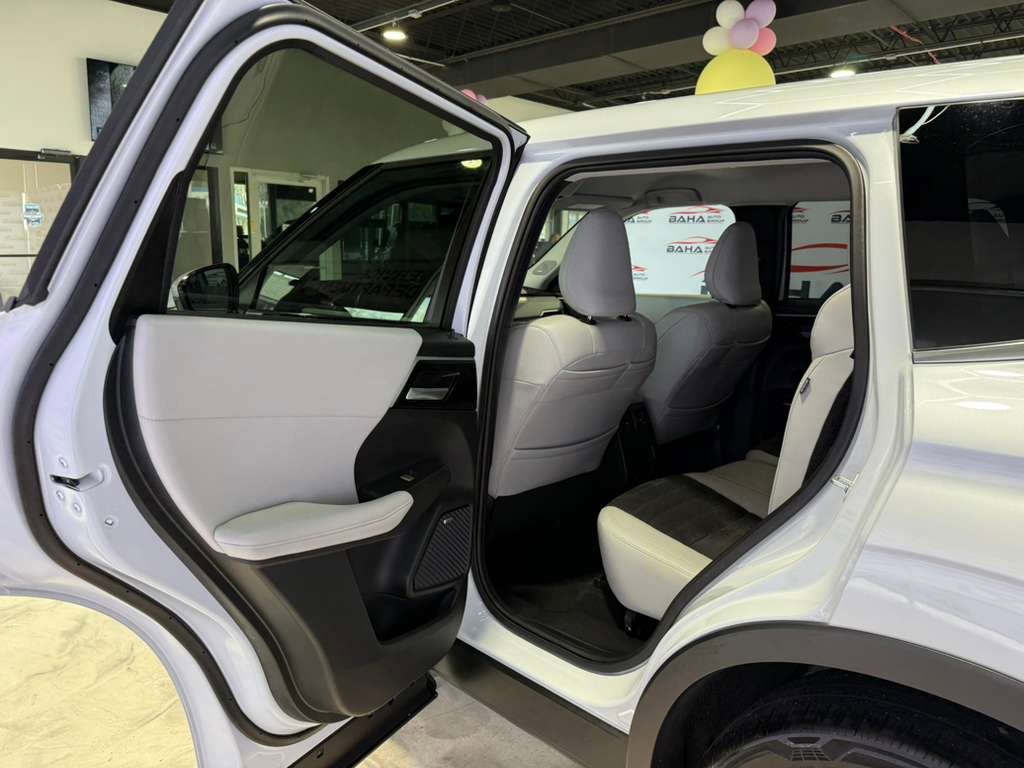 Used 2025 Mitsubishi Outlander Trail Edition image 35