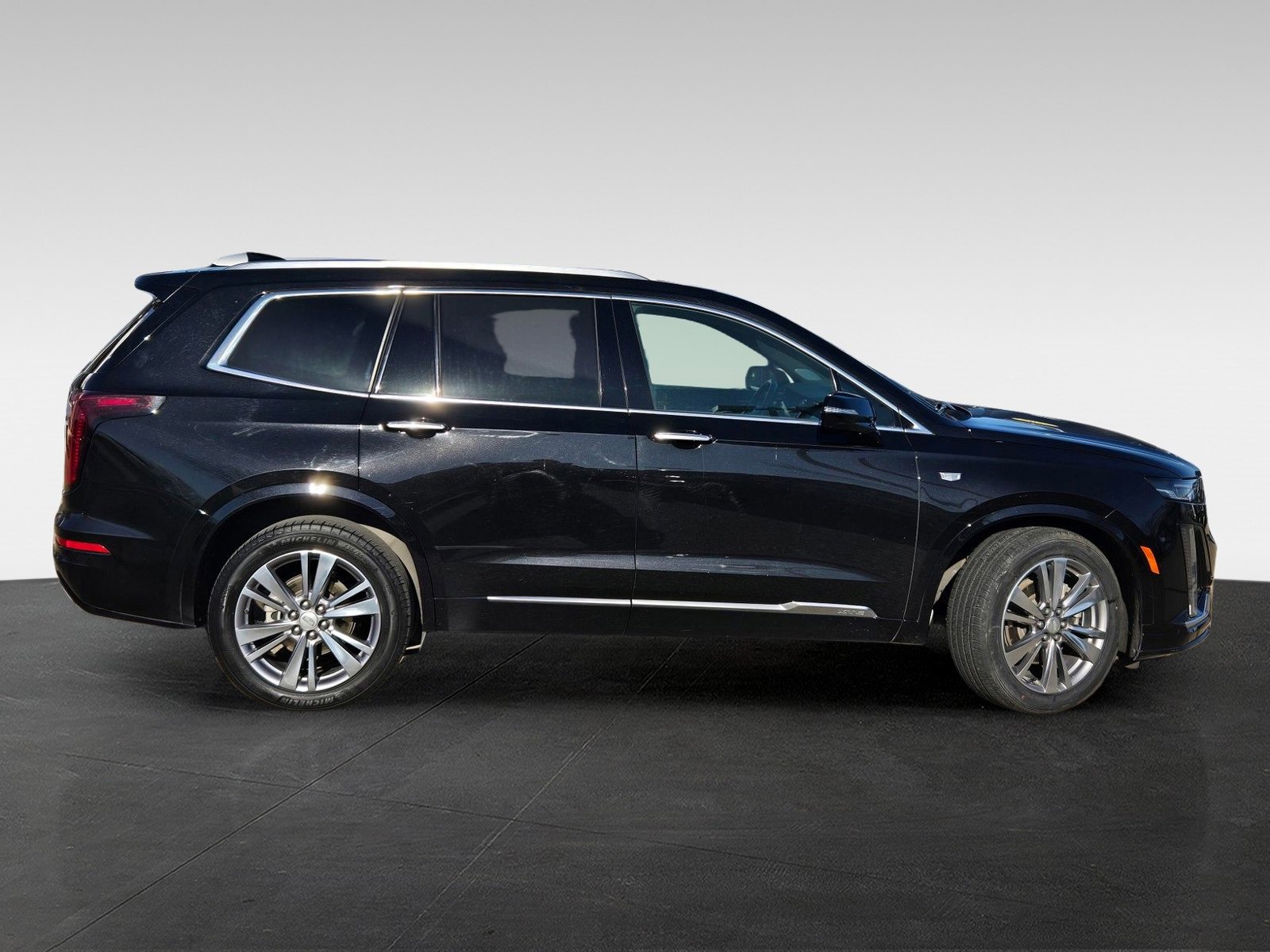 Used 2024 Cadillac XT6 Premium Luxury image 3