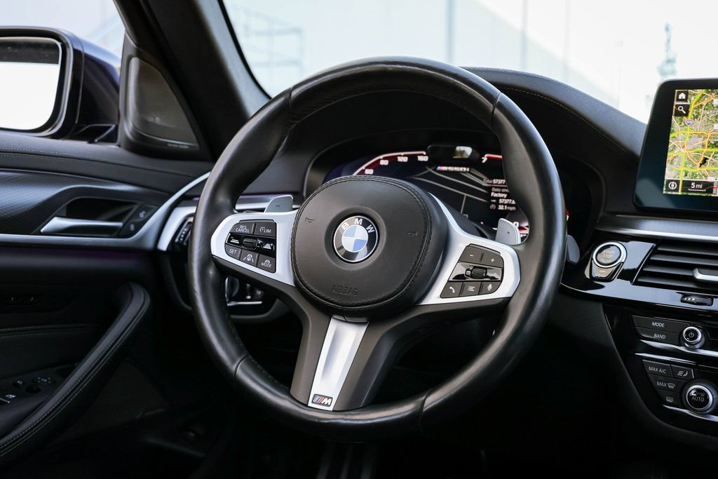 Used 2022 BMW M550i xDrive AWD/4WD image 34
