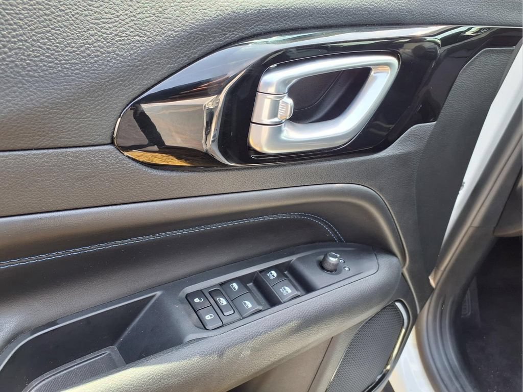 New 2026 Jeep Compass Latitude AWD/4WD image 16